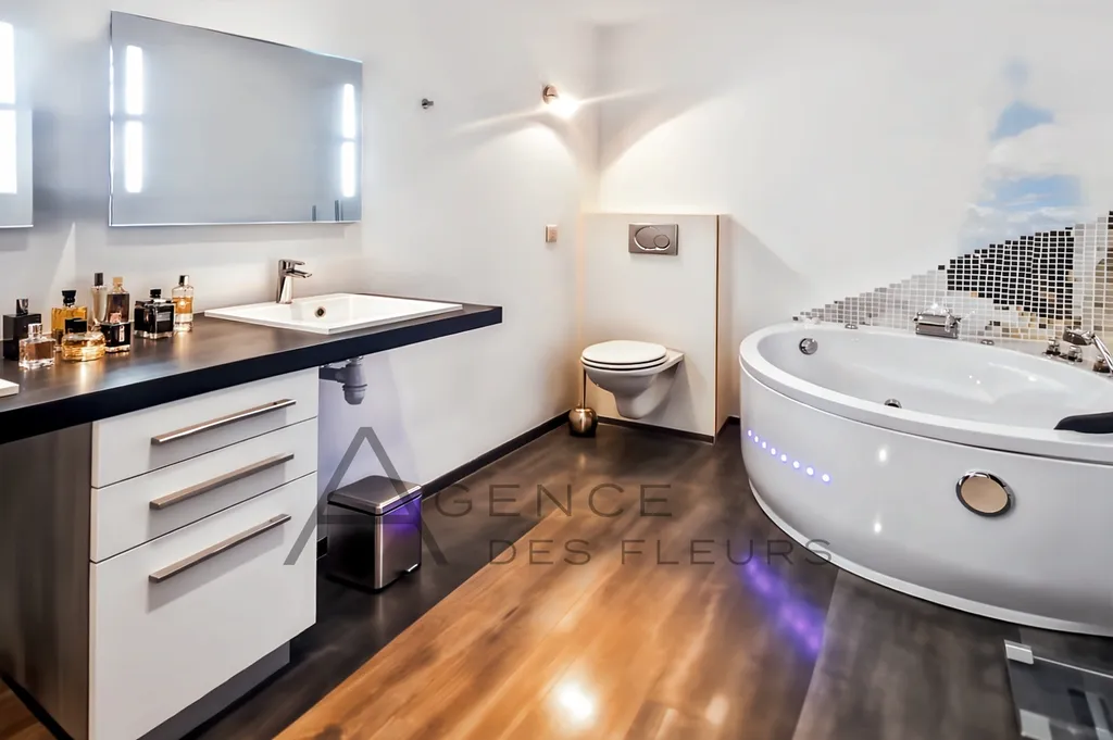 A vendre, Loft contemporain situé en centre ville d'Elbeuf de 198 m²