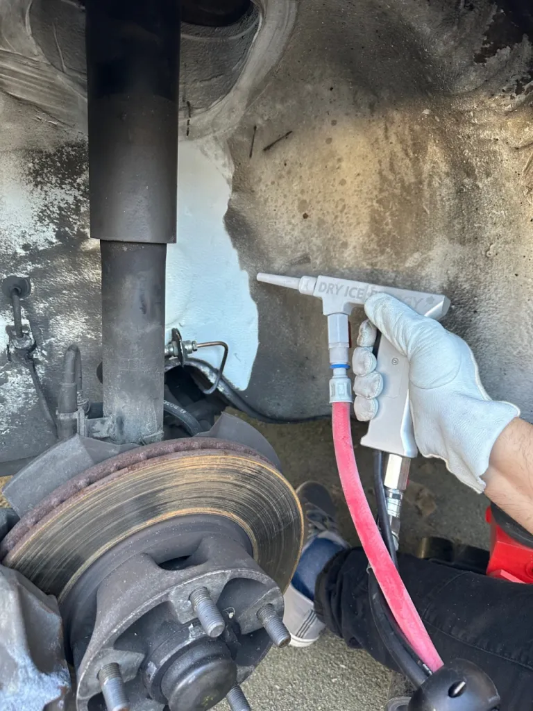 la cryogénie est pour l'automobile le nettoyage du futur sans eau ni produit