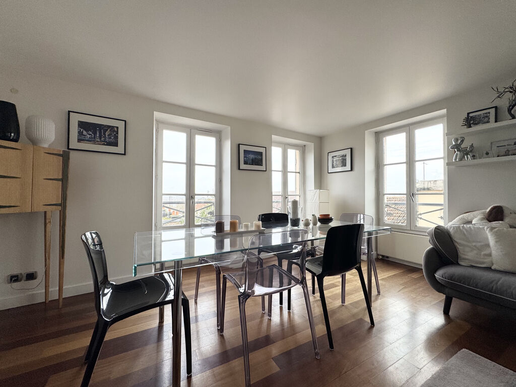 Séjour, salon d'un magnifique appartement place Royale à Saint-Germain-en-Laye