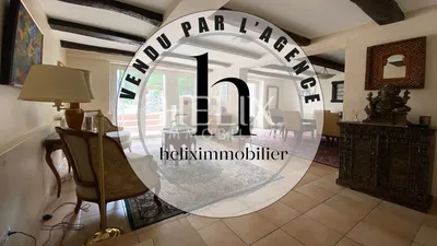 Beau triplex de 180 M2 avec terrasse et jardin à Saint Germain en Laye, à 3 mn à pied du RER A, proche Place du Marché.