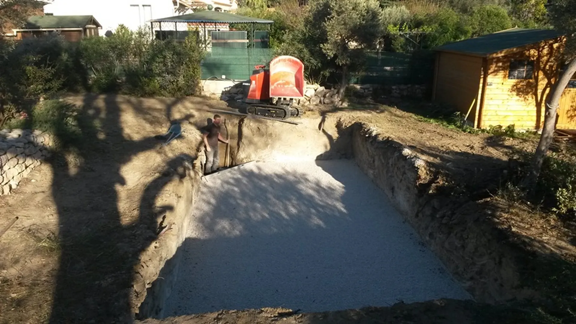 terrassement  d'une piscine à la Couronne