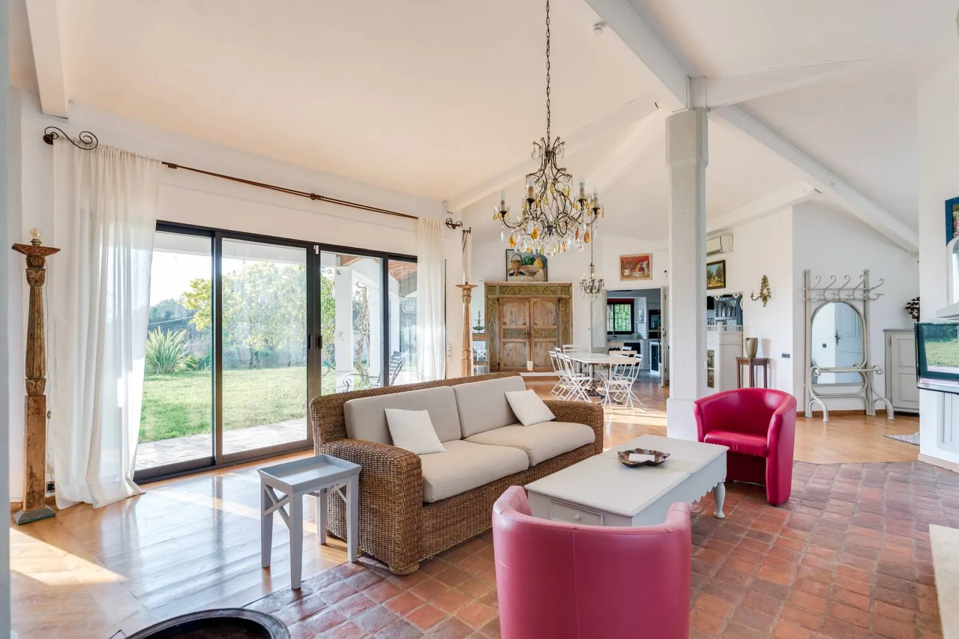 A vendre maison individuelle T4 de plain-pied Cassis  au calme, en campagne, avec piscine et vue mer