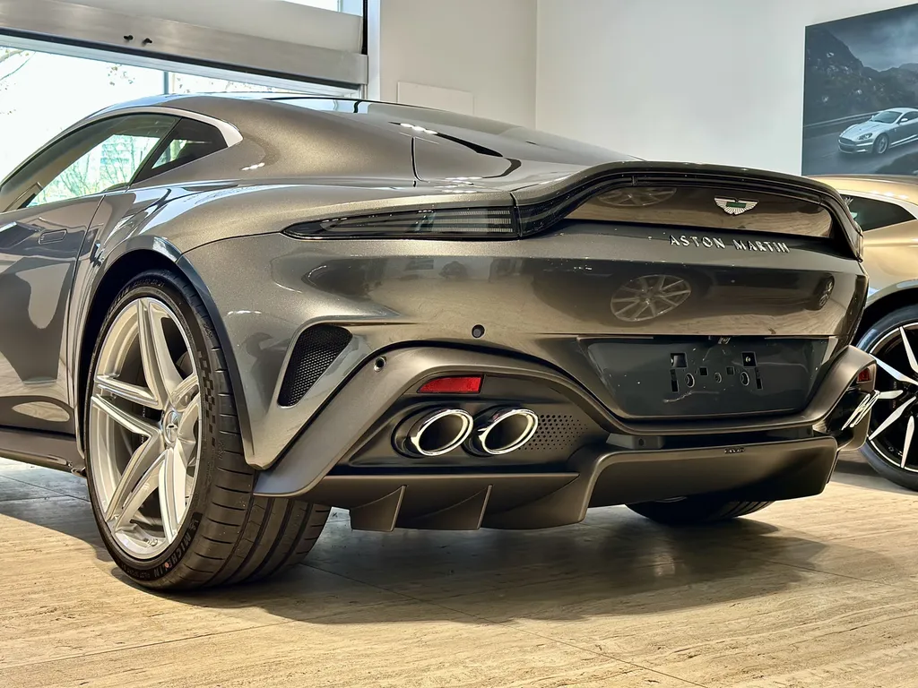 Traitement céramique Aston Martin Vantage DETAILING spécialiste voiture de sport sur Mornant 