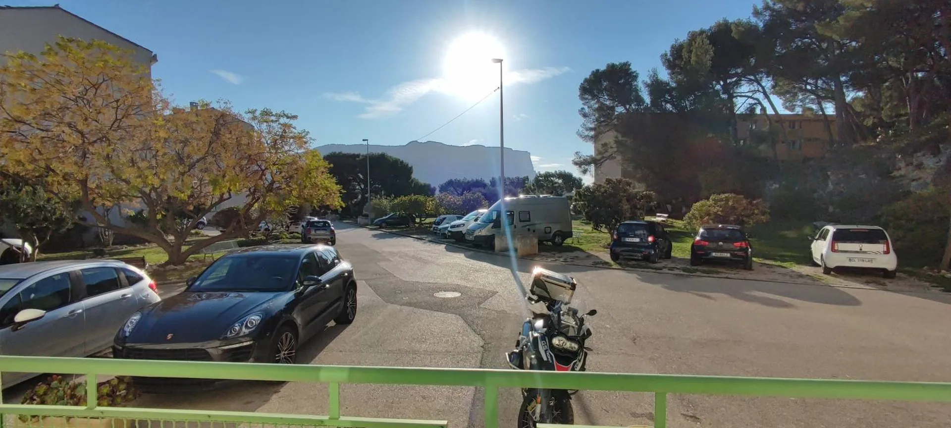 Appartement T3 Cassis  dans résidence sécurisée avec parking et balcon vue Cap Canaille