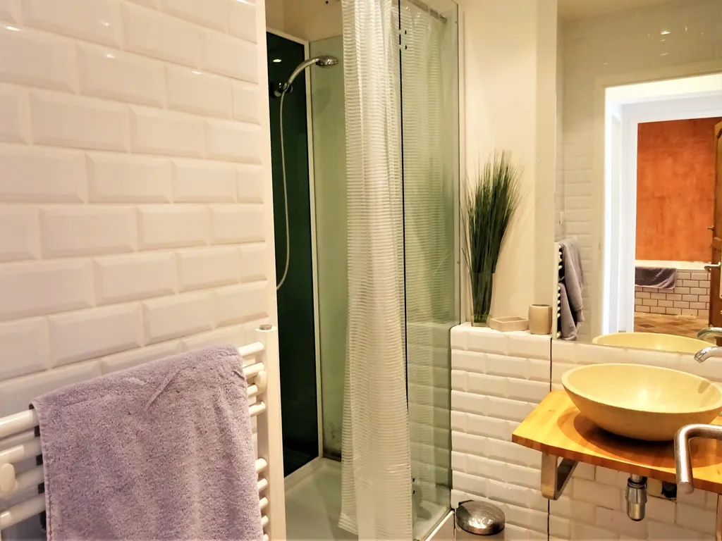 Avignon intra muros, zone piétonne, appartement de charme rénové   