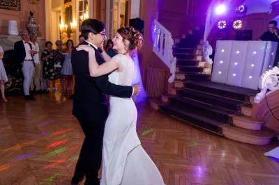 We recommend the best vendors in France for Sound, Light and music, DJ for your chic wedding