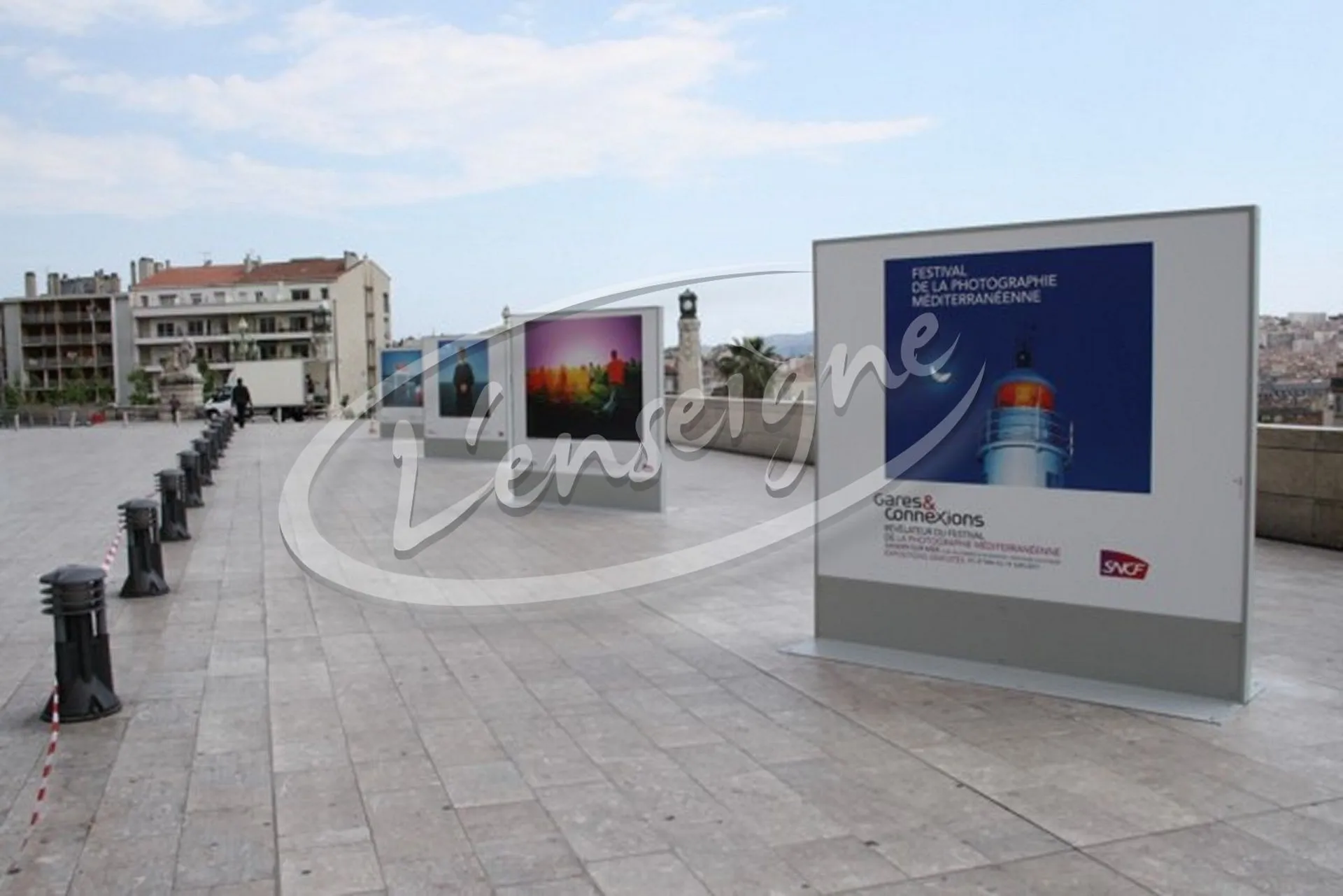 Panneaux double face sur socle marseille