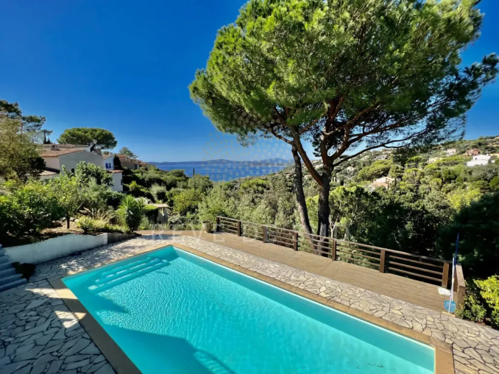 Villa 6 pièce(s) 5 chambre(s) 220 m² Les Issambres (83380)