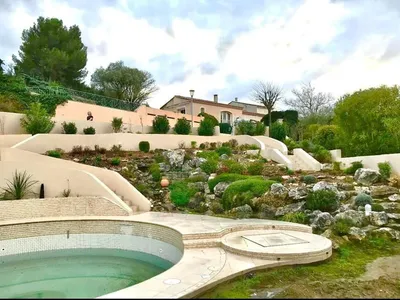 Jardin paysager à Saint-Saturnin-lès-Avignon 84450 et ses alentours, dans le Vaucluse, par Carré Vert