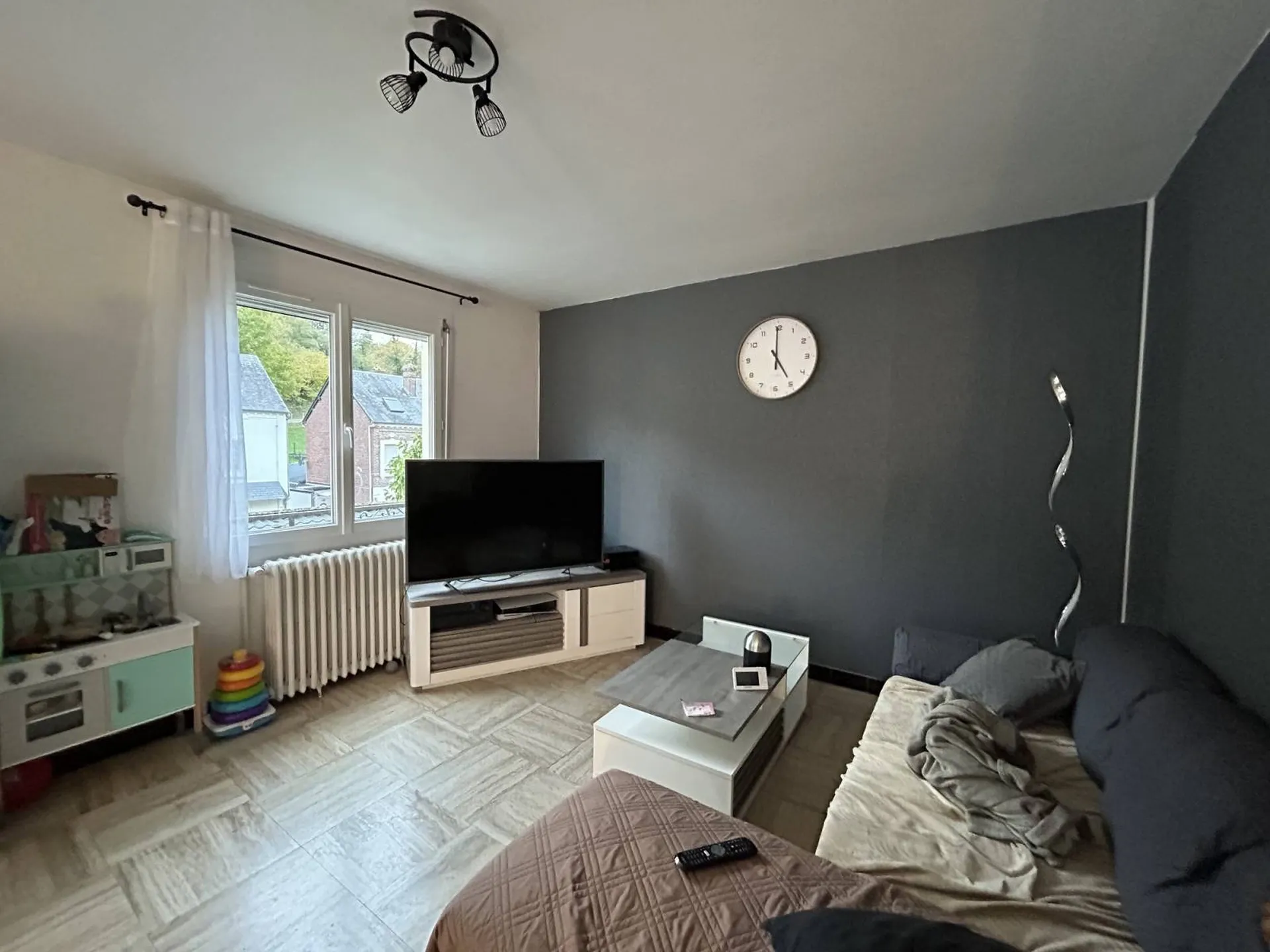 Pavillon individuel de plain pied, à vendre situé à Lillebonne 76170 - Idéal investisseurs !