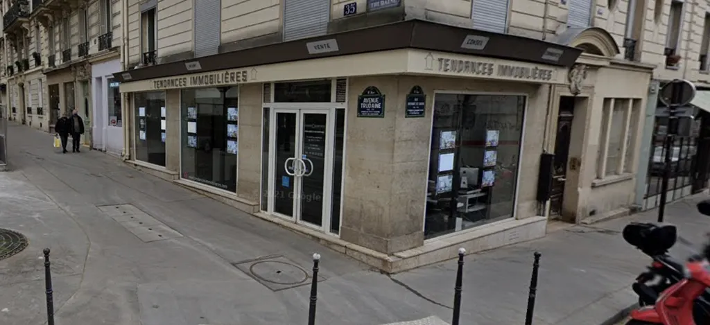 Location - Boutique 106 m², Trudaine, Avenue Trudaine 75009 PARIS