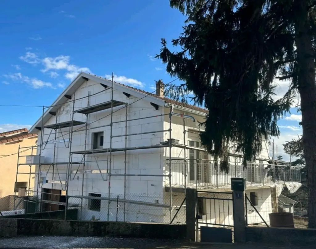 Mise en œuvre des panneaux isolants en polystyrène expansé (PSE) de 140 mm