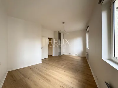 A louer à Saint Germain en Laye, un bel appartement en duplex 1er et 2 ème étage d'un immeuble bien entretenu.