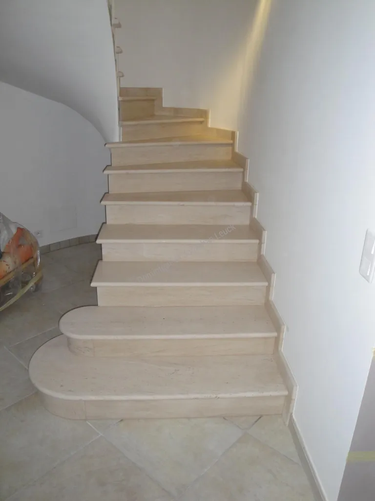 Escalier en pierre dure type MOCA en Corse