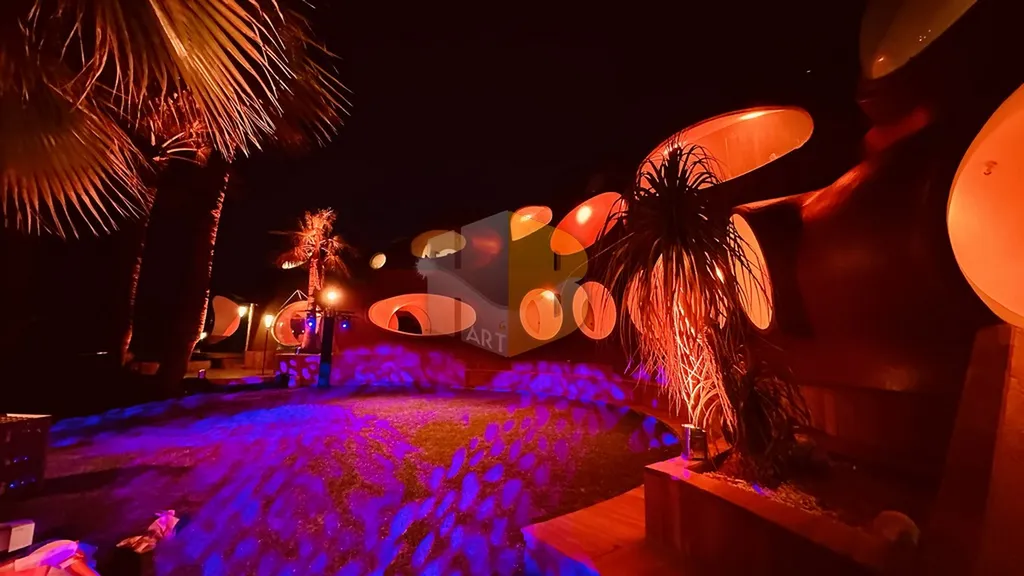 Transformez votre soirée événementielle haut de gamme avec une scénographie lumineuse exclusive au Palais Bulles de Théoule-sur-Mer