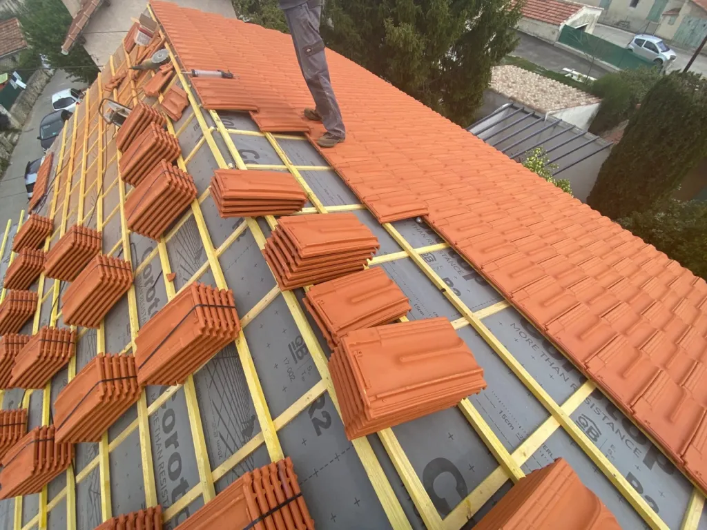 Changement d’une toiture tuiles plates de Marseille sur Gréasque près de Aix en Provence