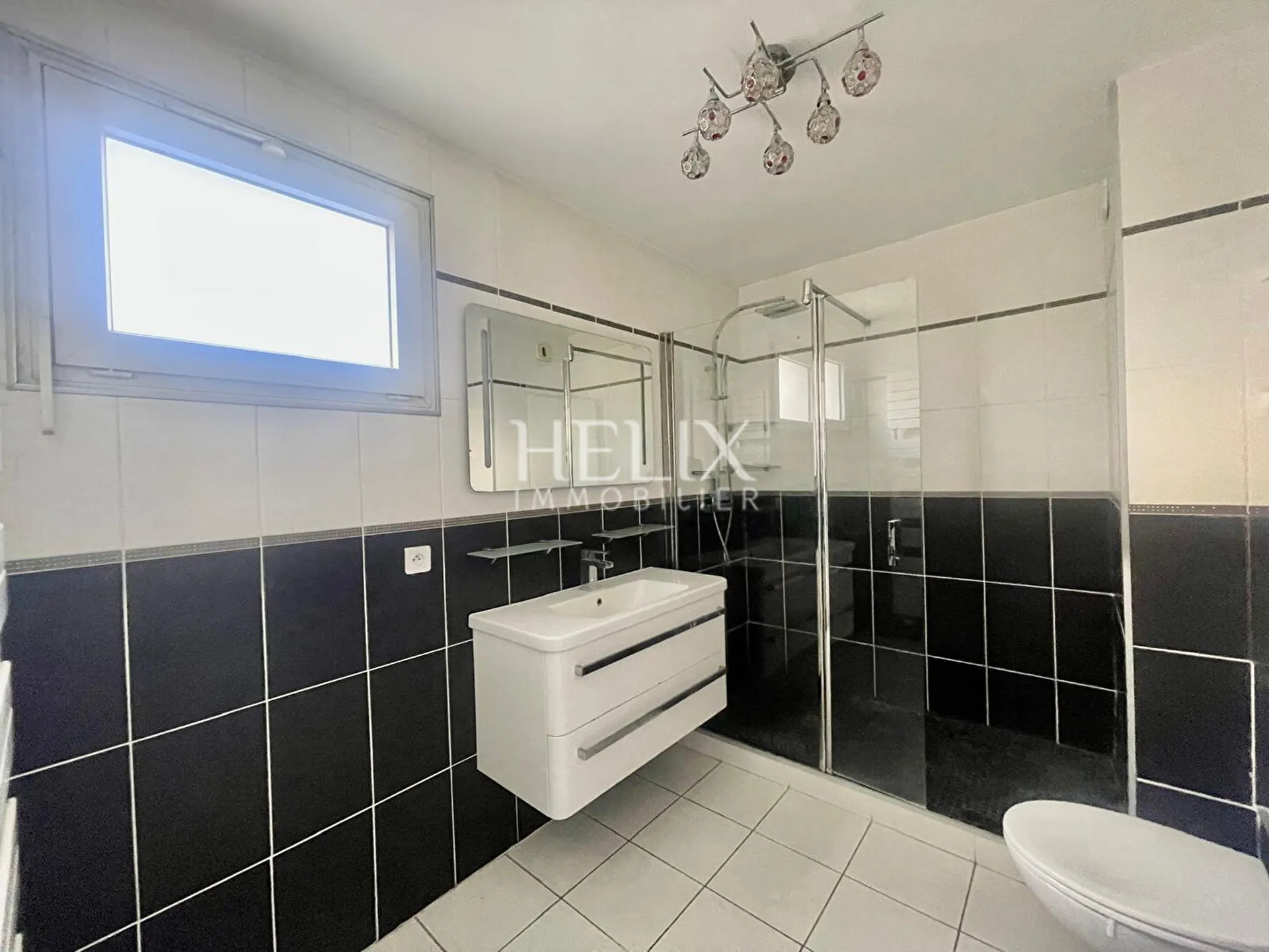 Joli Appartement  avec balcon et double parking refait à neuf