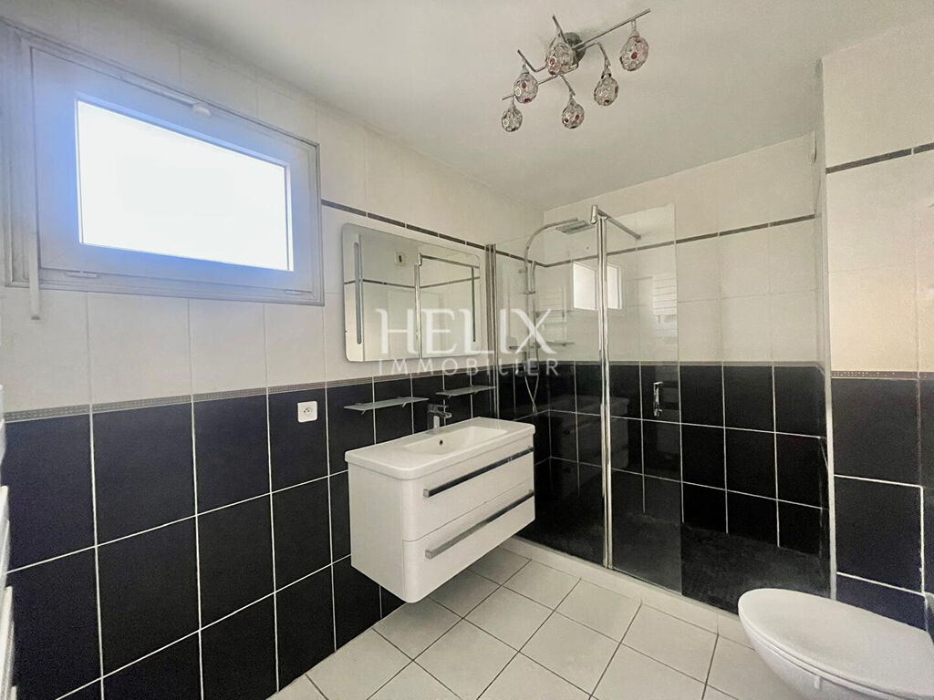 Joli Appartement  avec balcon et double parking refait à neuf