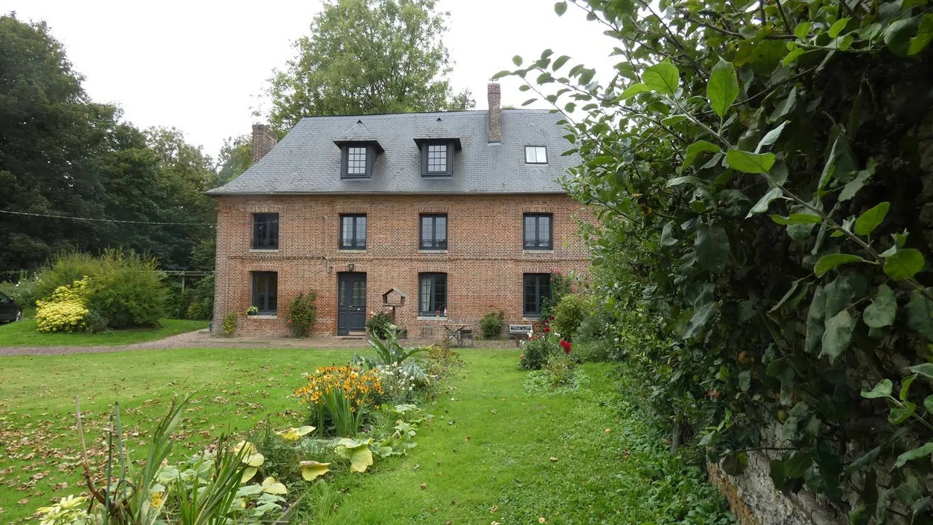 Ancien presbytère rénové, sur l'axe Amiens/Rouen en Normandie, 76