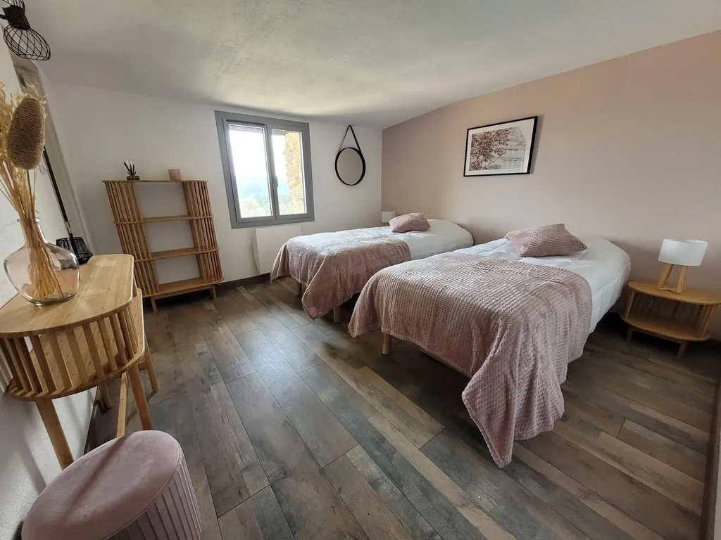 Réservation une chambre double pour deux personnes avec salle de bain attenante pour un weekend près de Manosque