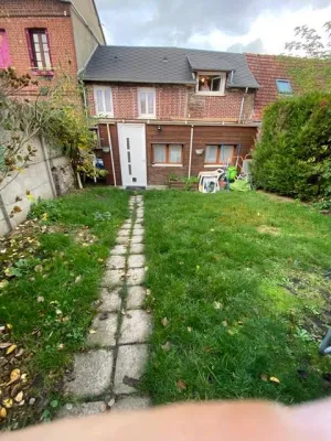 SAINT PIERRE LES ELBEUF, proche toute commodité, à 10 minutes de Tourville-La-Rivière et accès rapide à l 'A13