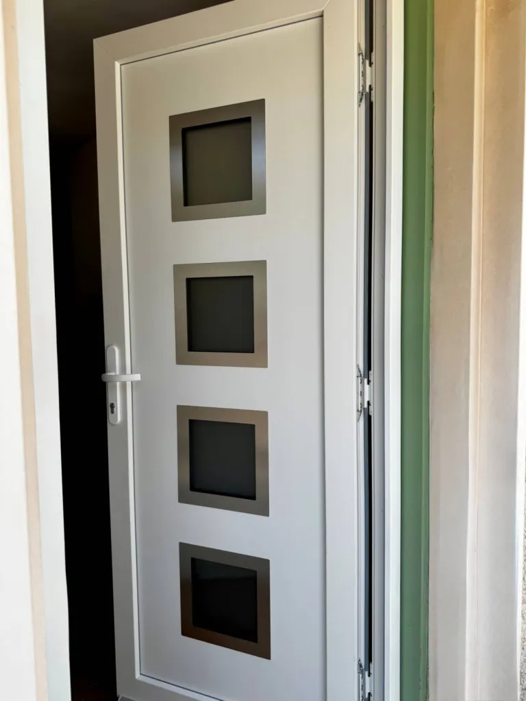 Installation de porte d'entrée en PACA