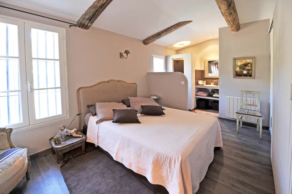 Proche Mont Ventoux,  ancienne propriété viticole à vendre avec dépendances  