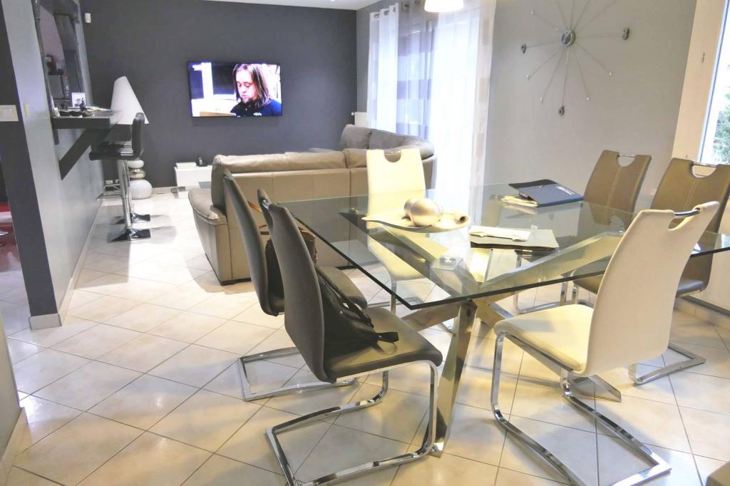 À acheter maison proche des commerces proche Saint-Aubin-les-Elbeuf 76410