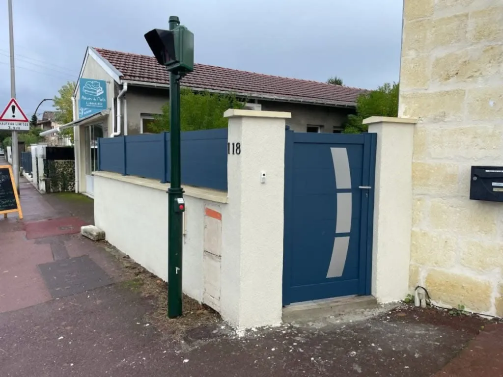 Pose d’une clôture et de son portillon à Carignan-de-Bordeaux