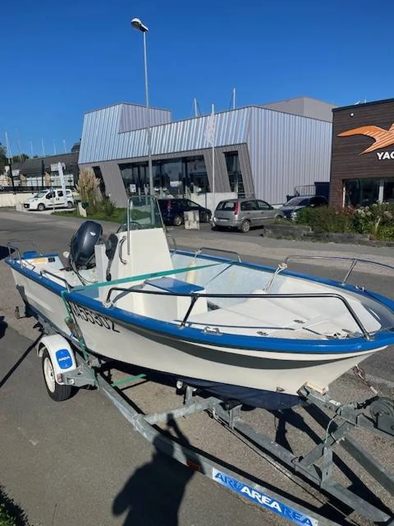 Pro 2000 sur remorque motorisé avec un 50 CV YAMAHA disponible immédiatement chez Meca Nautique à Arzal dans le sud du Morbihan