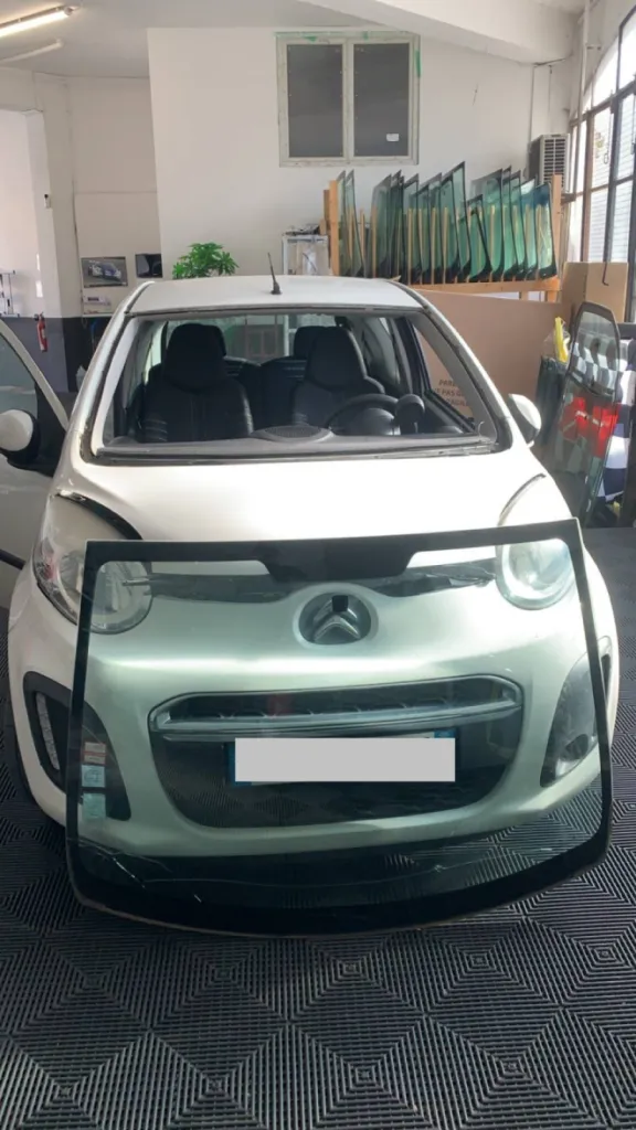 Citroen C1 remplacement pare brise dans notre atelier