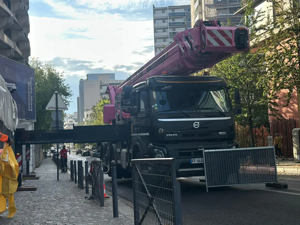 Location d'un camion bras de grue à Paris