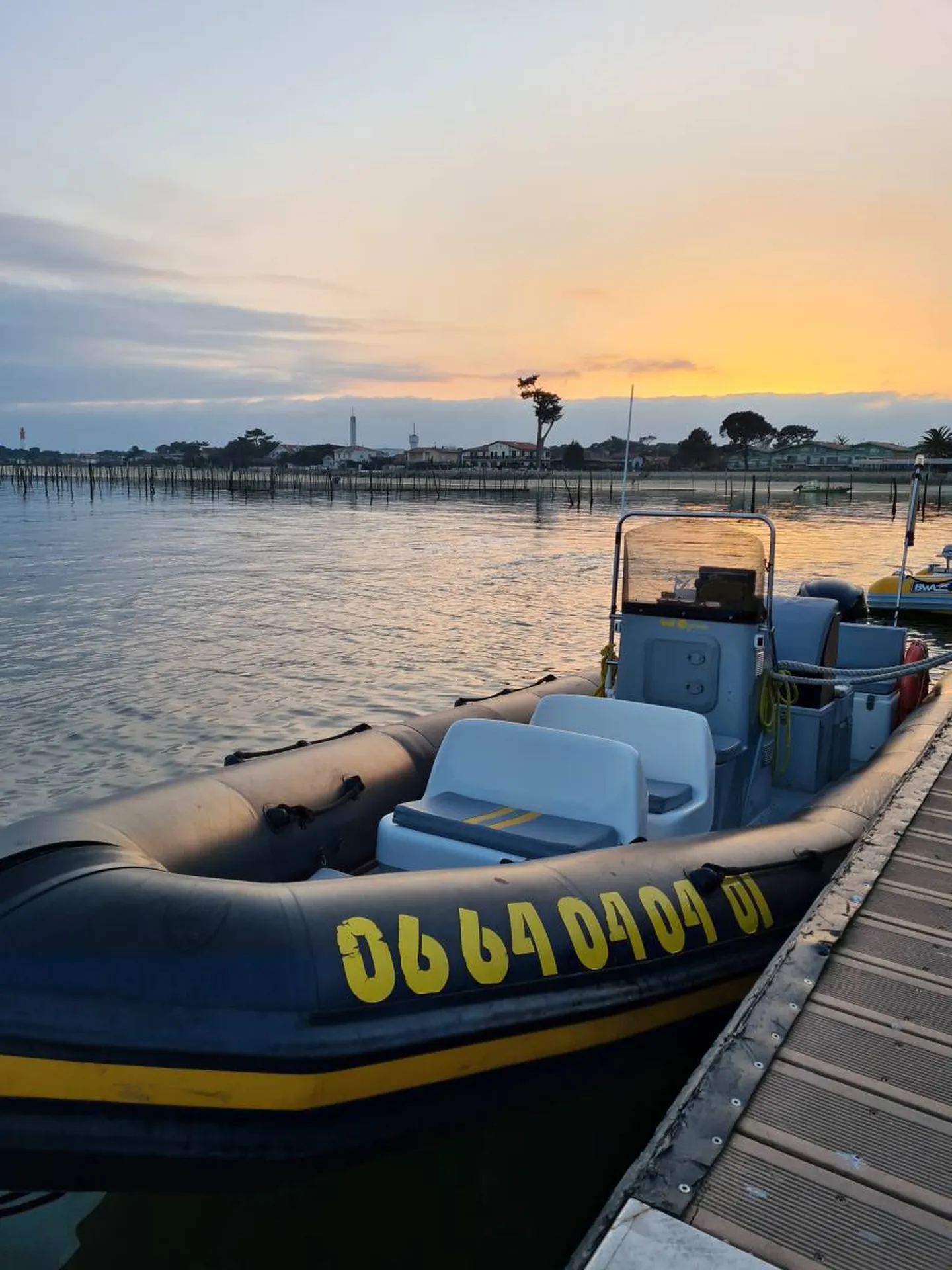En vacances au Cap Ferret ? C'est l'occasion de faire une balade en bateau sur le Bassin d'Arcachon !