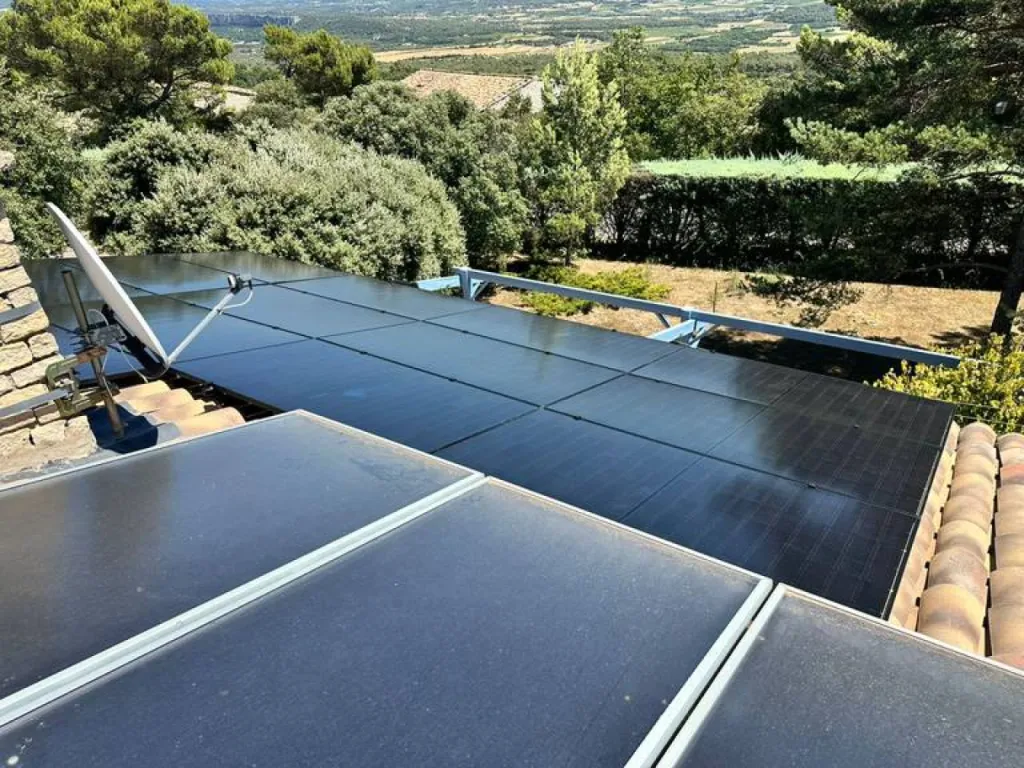 Installation de 18 panneaux photovoltaïques sur une maison à Murs dès 17 900€