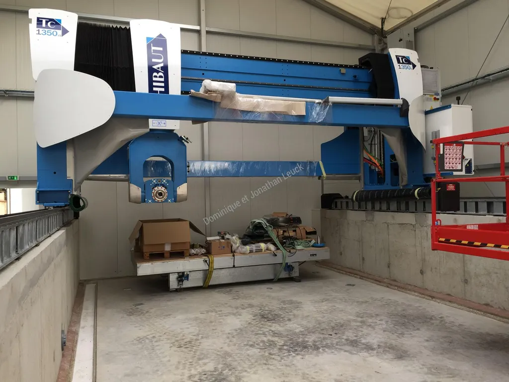 Acquisition le 08 Décembre 2014 d'une débiteuse à commande numérique 5 axes