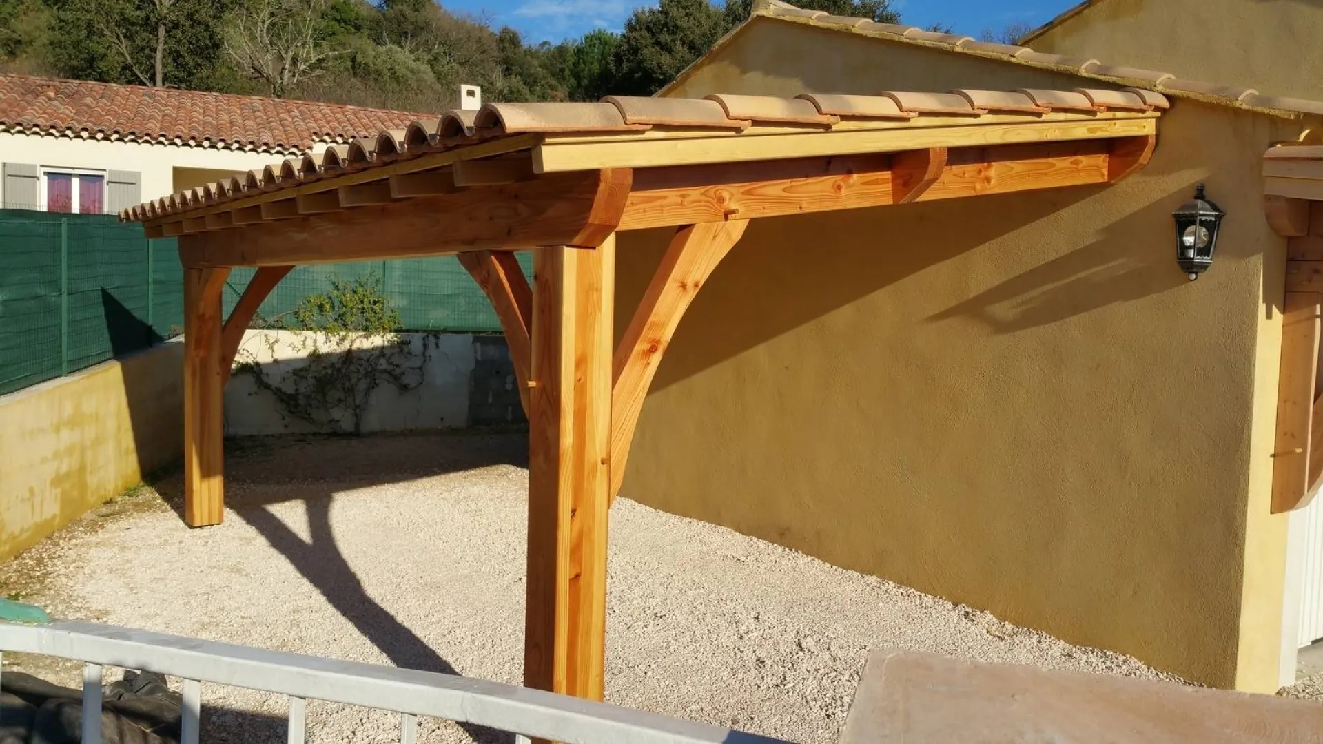 Fabrication de carport bois sur mesure près de Toulon
