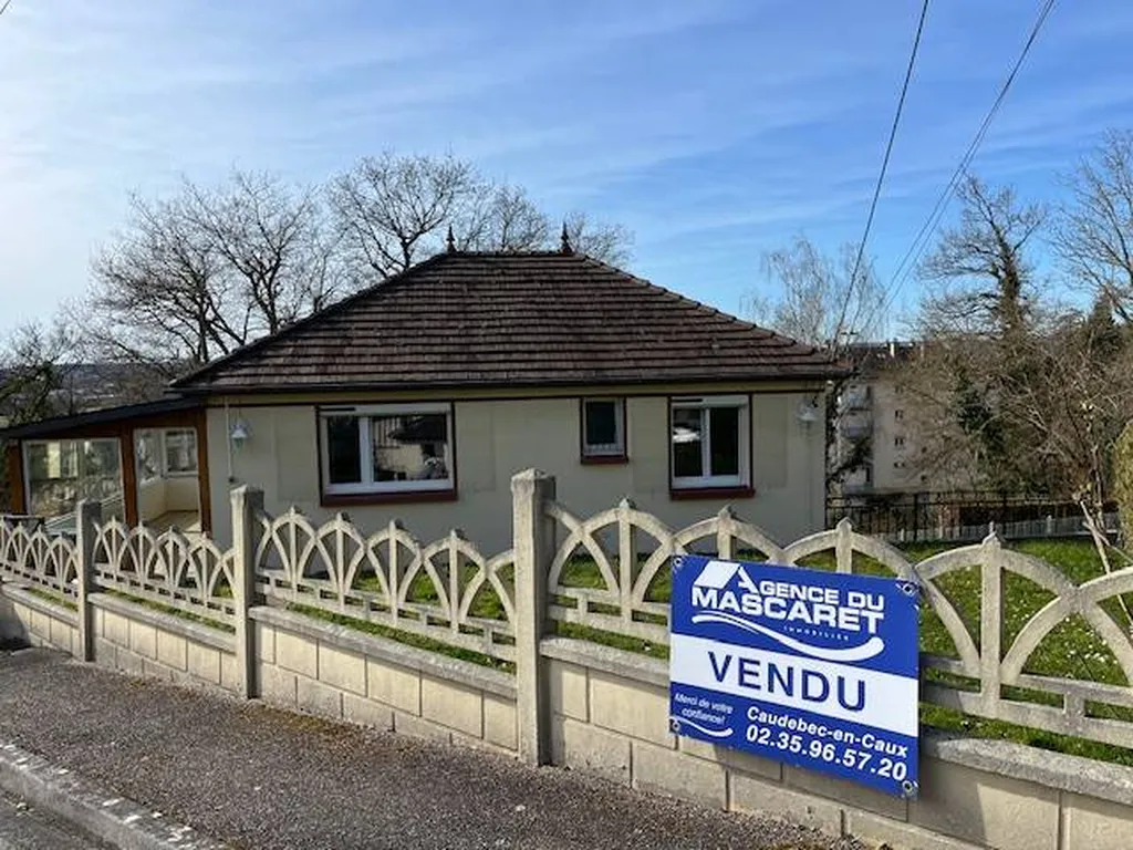 Exclusivité ! Maison individuelle, viable de plain pied, rénovée avec goût à 30 minutes de Rouen