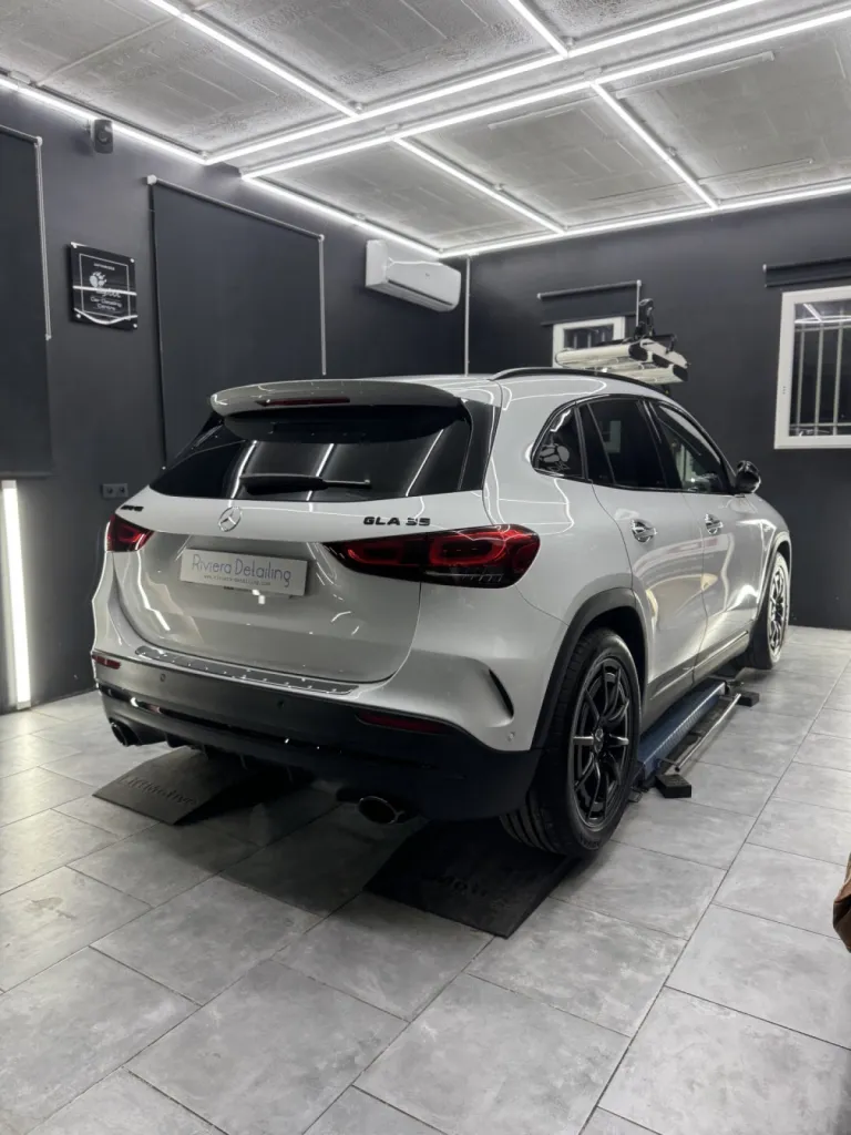 Mercedes GLA 35 AMG : Polissage et Protection Céramique par Riviera Detailing à Antibes