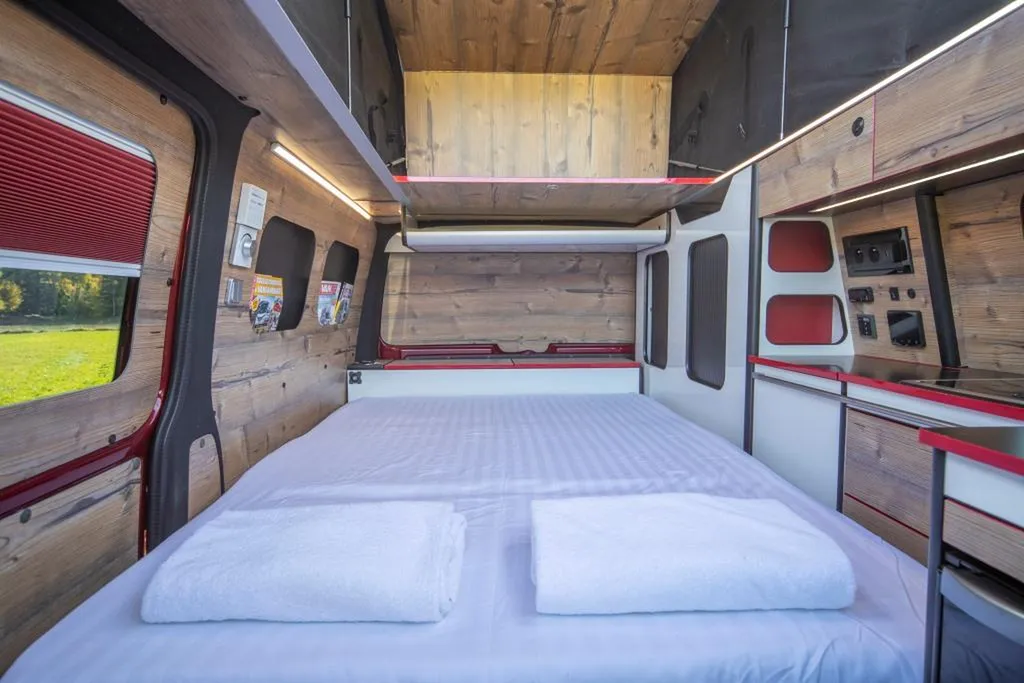 Aménagement intérieur sur-mesure VW T6.1 Long Full Options à Paris et en Île-de-France