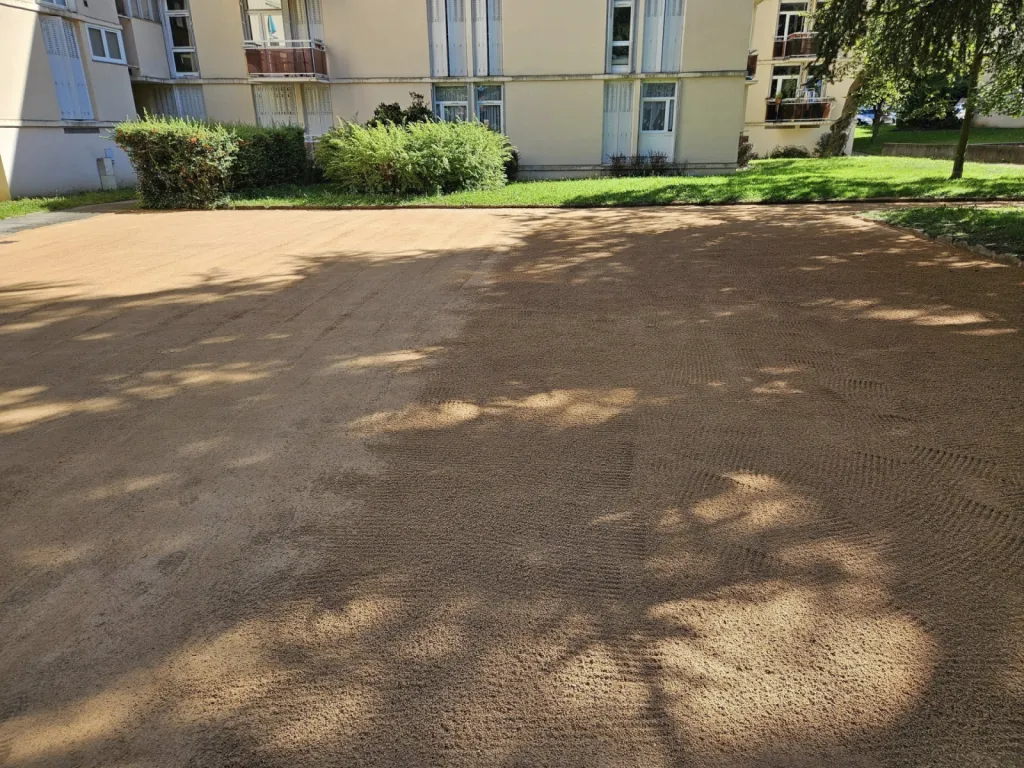 Entreprise de terrassement près de Lyon : Reprise d'une aire de jeux en sable à Saint-Didier-au-Mont-d'Or