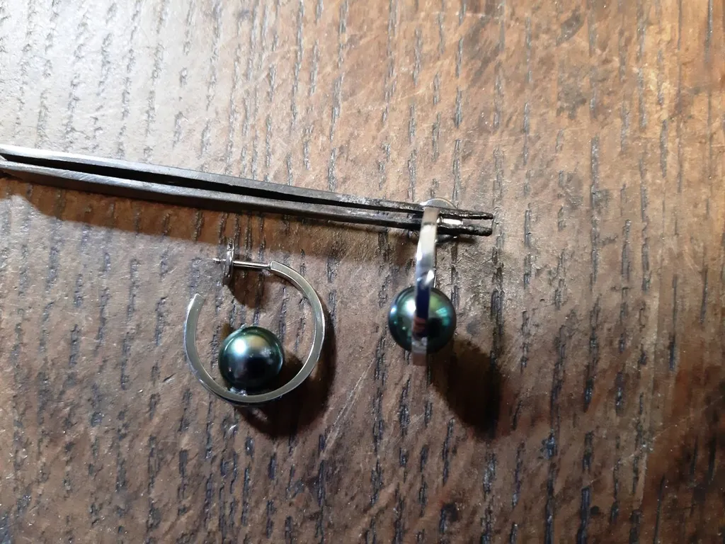 Boucles d’oreilles pendantes en or 18 ct – Création artisanale sur mesure