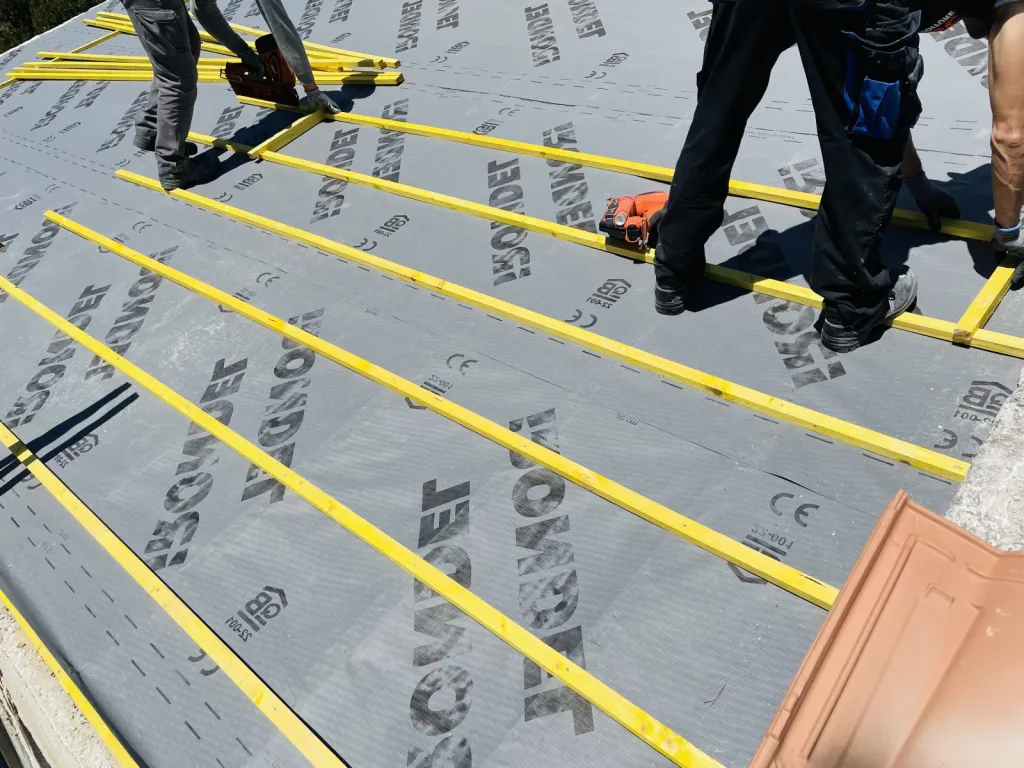 Réfection d’une toiture avec rénovation de charpente et isolation sur Aix en Provence.