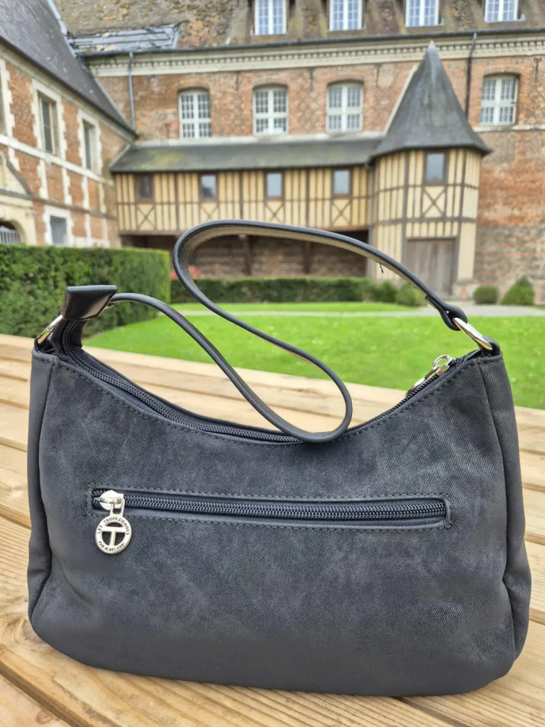 Sac les Tropéziennes noir disponible chez Evasion Eu