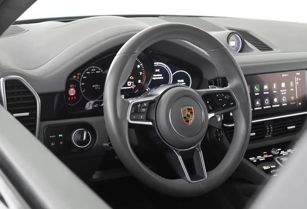 porsche-cayenne-hybride-2023-volant