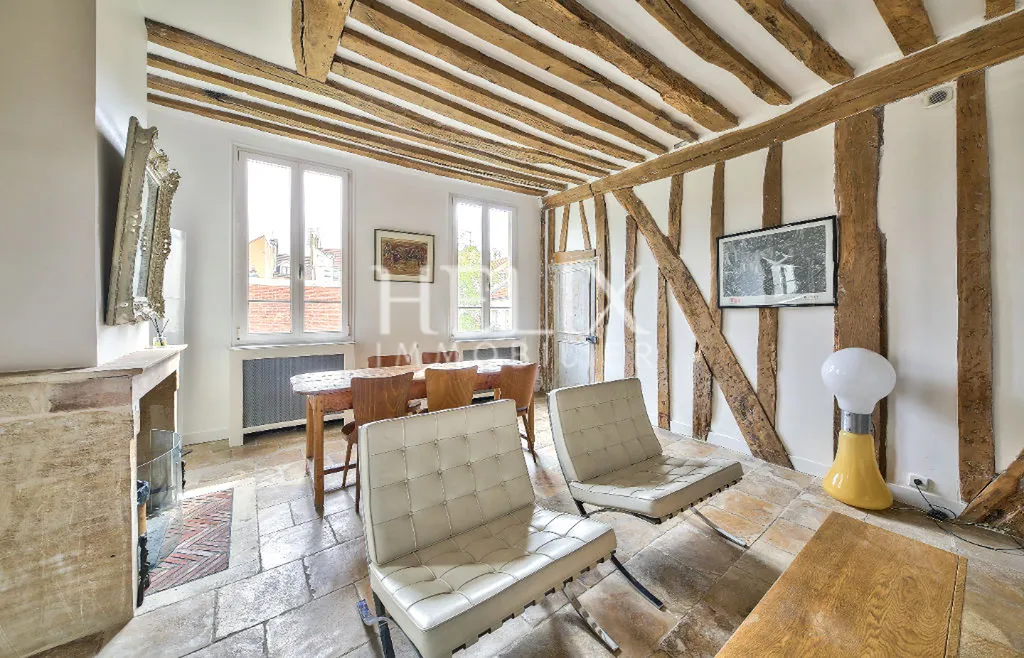 Saint Germain en Laye dans la rue de Lorraine un appartement avec 3 chambres dans un immeuble historique