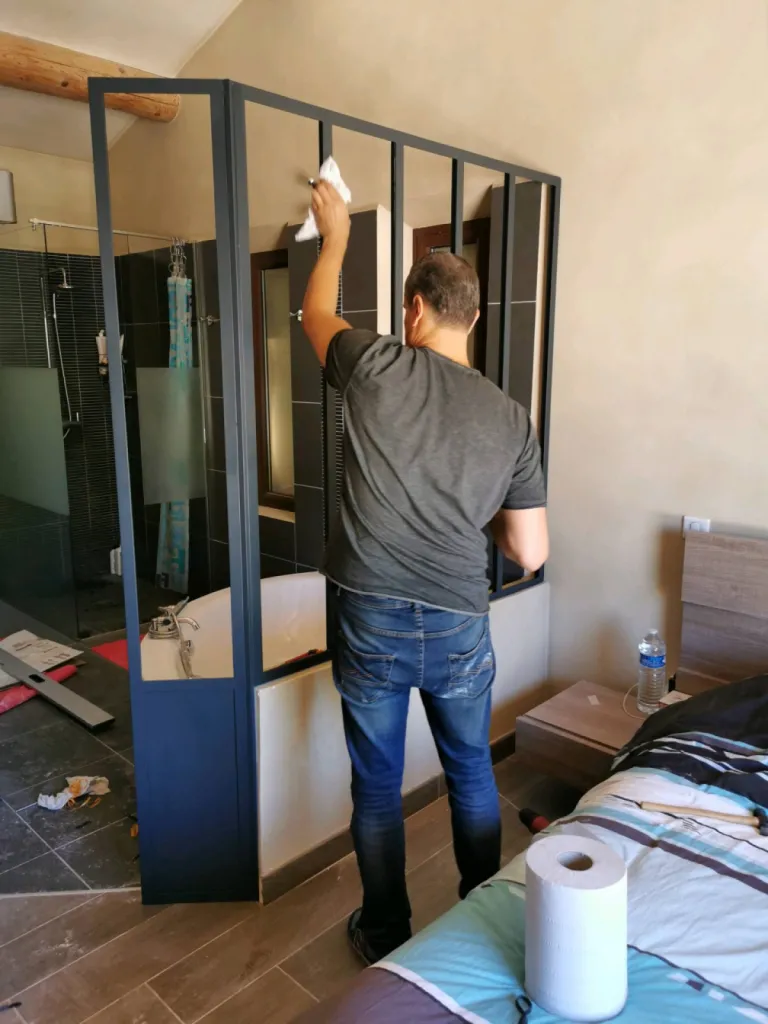 Fabrication personnalisée d'une verrière type atelier à Maussane Les Alpilles