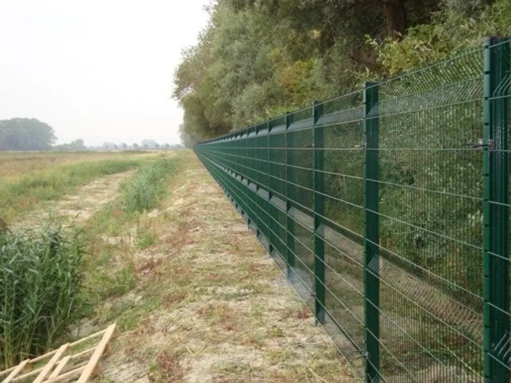 Installation de clôture rigide pour fermeture de site industriel en Seine Maritime 76
