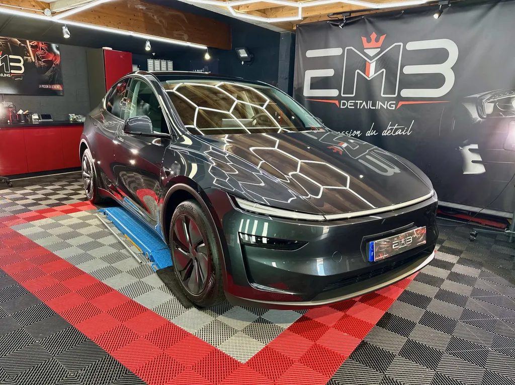traitement céramique chez EMB DETAILING spécialiste Tesla sur Vaugneray 