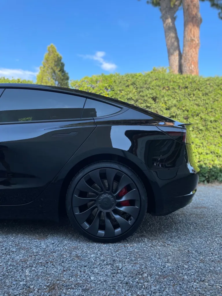 Spécialiste vitres teintées Tesla Model 3 sur la Côte d’Azur 