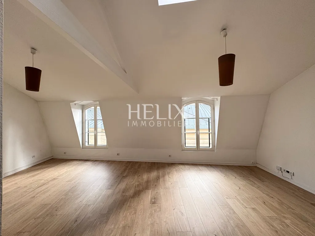Centre ville, bel appartement 141 M² en duplex 3ème et 4ème étage dans une petite copropriété entretenue bien tenue  à Saint-Germain-en-Laye.